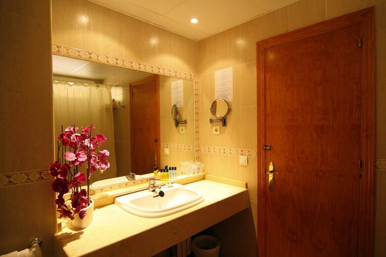 Hotel Parasol By Dorobe