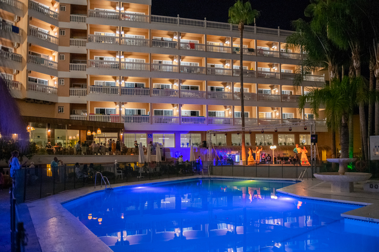 Hotel Parasol By Dorobe