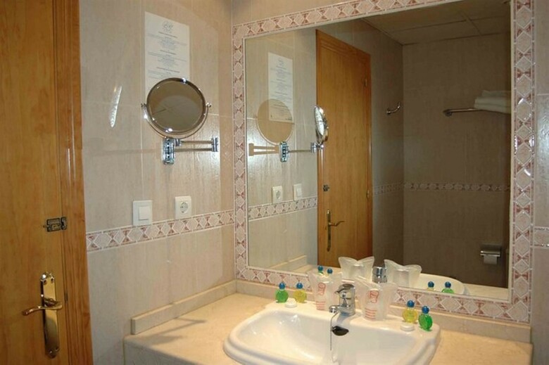 Hotel Parasol By Dorobe