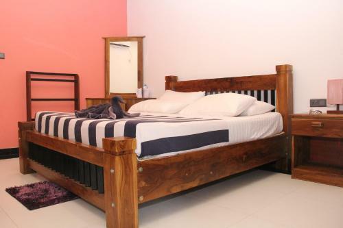 Eco Hotel Black & White - Anuradhapura