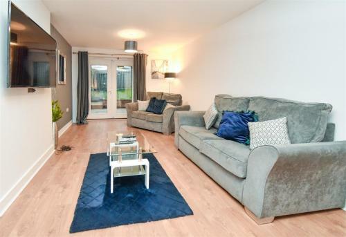 Foxley Place: Mk City House For Large Groups