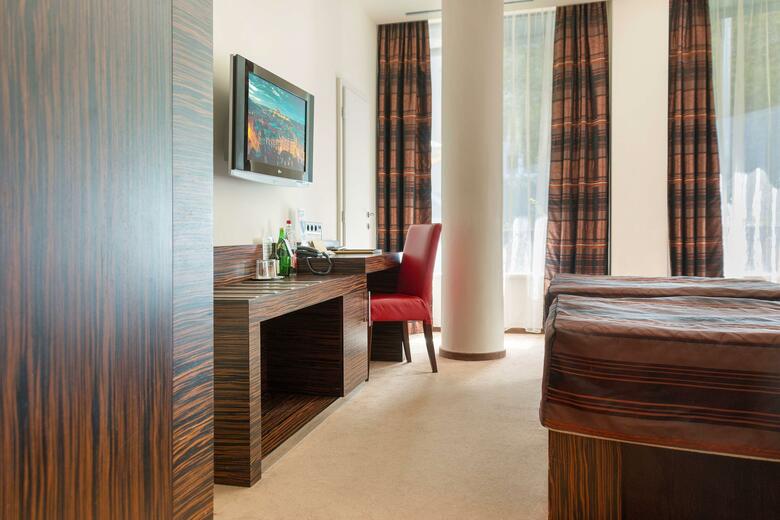 Ea Hotel Crystal Palace