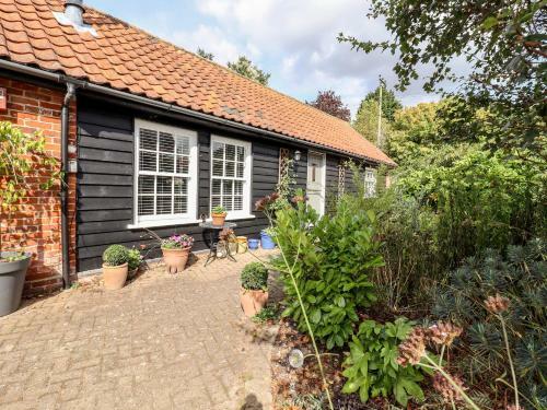 Courtyard Cottage, Poplar Farm Barn