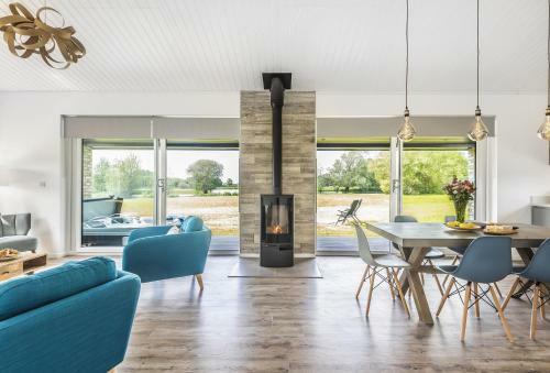 Lakeside Lodge