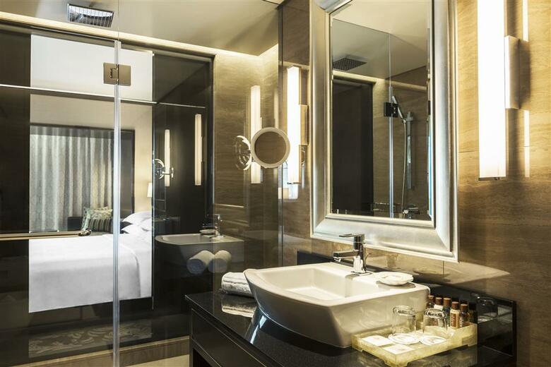 Sheraton Dubai Creek Hotel And Towers