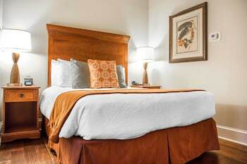 St. James Hotel, An Ascend Collection Hotel