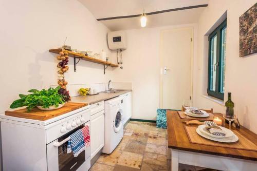 Apartment In Old Stone Villa By Neretva River