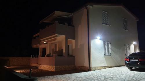 Hostal Korina Apartments Mandre