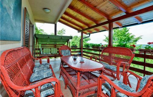 Two-bedroom Holiday Home In Petrinja