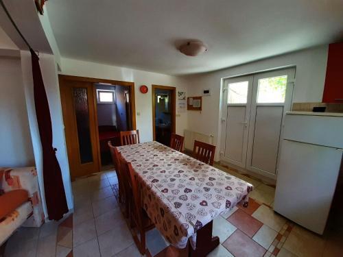 Spacious Apartment With Terrace Near The Beach