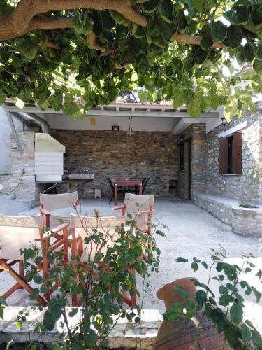 Villa Pounta Family