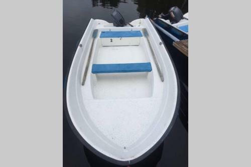Newly Renovated Rustic Seaside Cabin B�r�y 3 Boat
