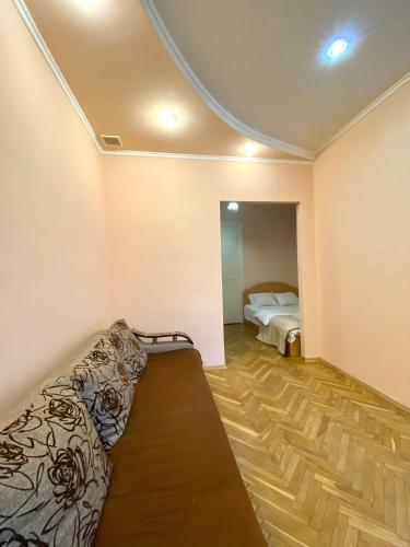 Apartment On Zaliznychna Street