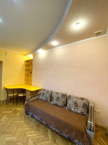 Apartment On Zaliznychna Street