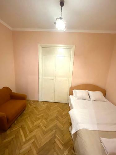 Apartment On Zaliznychna Street
