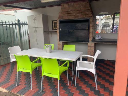 Hostal Botlhale Guesthouse, Events & Spa