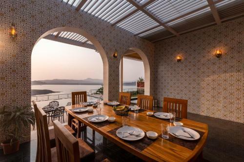Villa Stayvista At Lake Arches