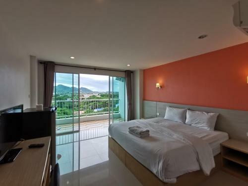 Hotel The Base Hua Hin