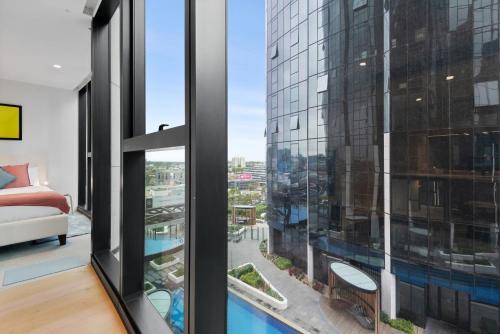 Sharp Modern Melbourne Square Apartment