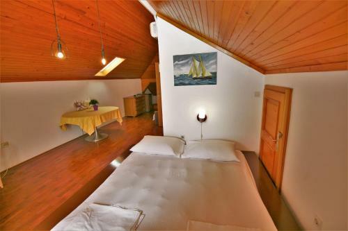 Hostal Apartments & Rooms Lonzor