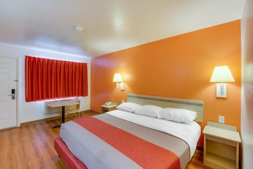 Motel 6 Columbus West