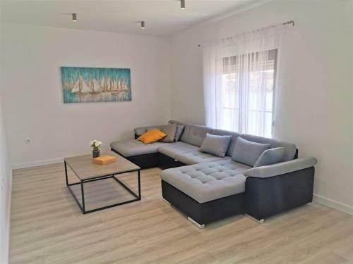 Beach Front Apartment With Beautiful Sunsets