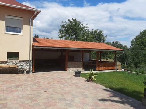 Szell?r�zsa Vend�gh�z