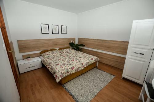 Hostal Marika Vend�gh�za
