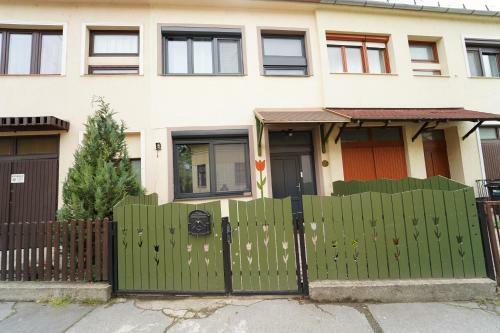 Hostal Tulip Home Guest House