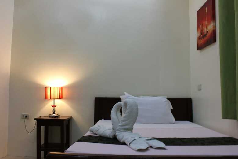 Hotel Blue Lagoon Inn & Suites