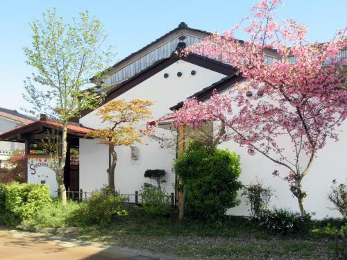 Bed & Breakfast Shirokuma Inn