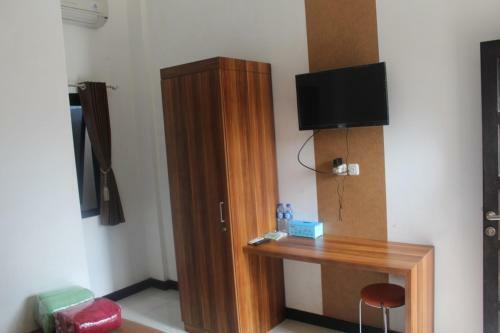 Hostal Mandastana Guest House And Kost