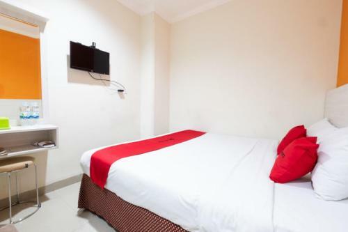 Reddoorz Plus @ Hotel Alden Makassar