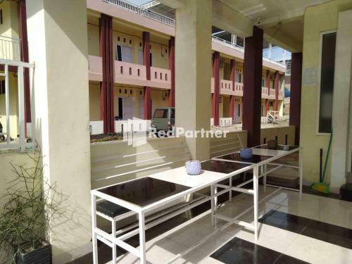 Hotel Boarding House Syariah Mm Bone Redpartner