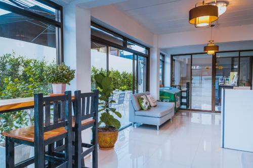 Malizon Hotel And Residences