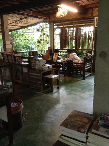 Banban Nannan Library And Guesthome