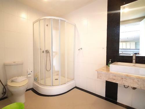 Spacious Apartment With Ocean View In Panwa