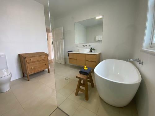 Stylish Comfort & Centrally Located!