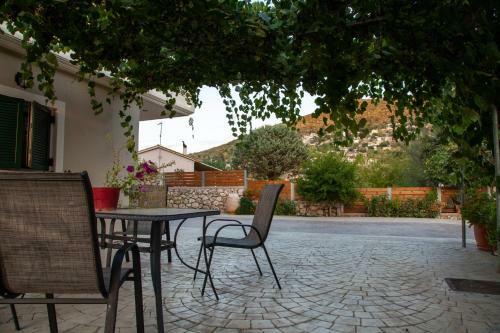 Tsoutsis Apartments