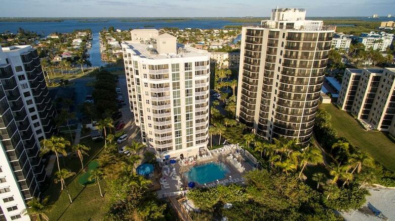Hotel Gullwing Beach Resort