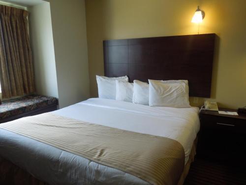 Hotel Bridgepointe Inn & Suites Toledo-perrysburg
