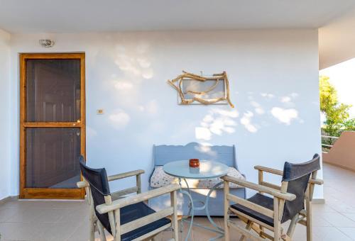 Casa Sofianna 2-bedroom Home Next To Sandy Beach