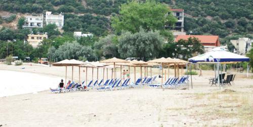Soula's Sunshine Green Apartment