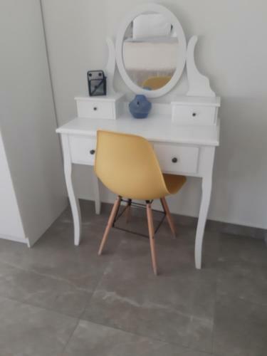 Soula's Sunshine Green Apartment