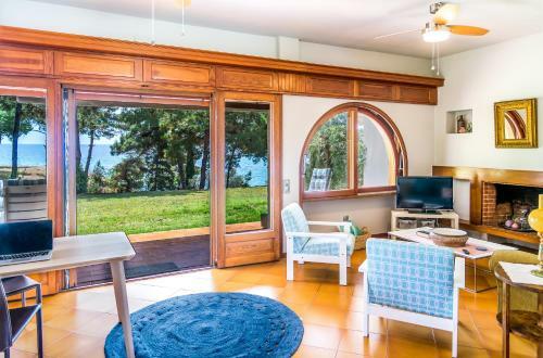 Summerday Villa Private Beach