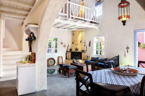 Villa Georgilas Cave House