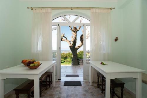 Seaview Maisonette With 3 Bedrooms In Paros