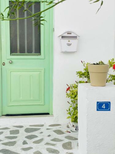 Central Traditional Cycladic House With Garden