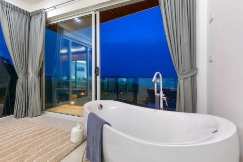 Emerald Villa 3 Br Sea Views