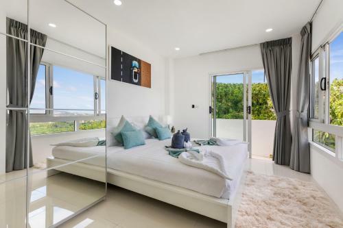 Emerald Villa 3 Br Sea Views